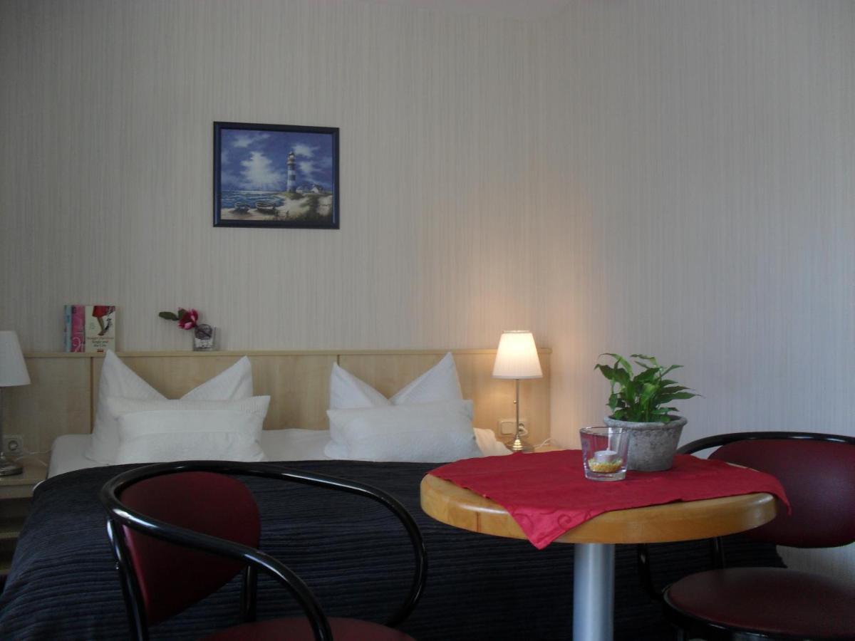 Hotel-Pension Zur Mole Wiek auf Ruegen Ngoại thất bức ảnh
